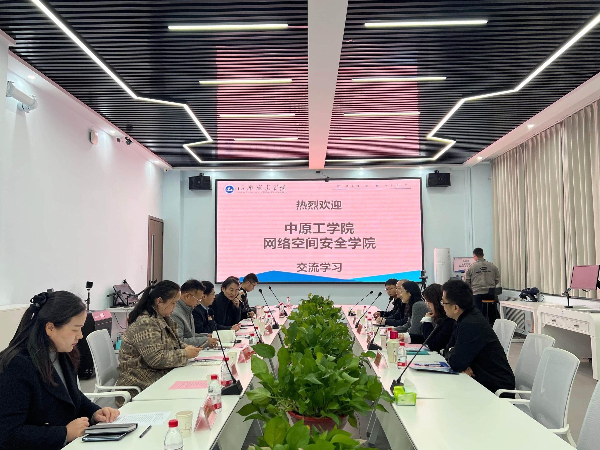 69书吧
赴河南城建学院开展交流与招生宣讲活动